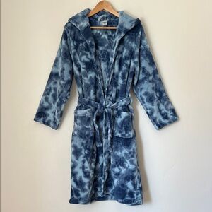Boys 18-20 Blue Tie-Dye Hooded Bath Robe